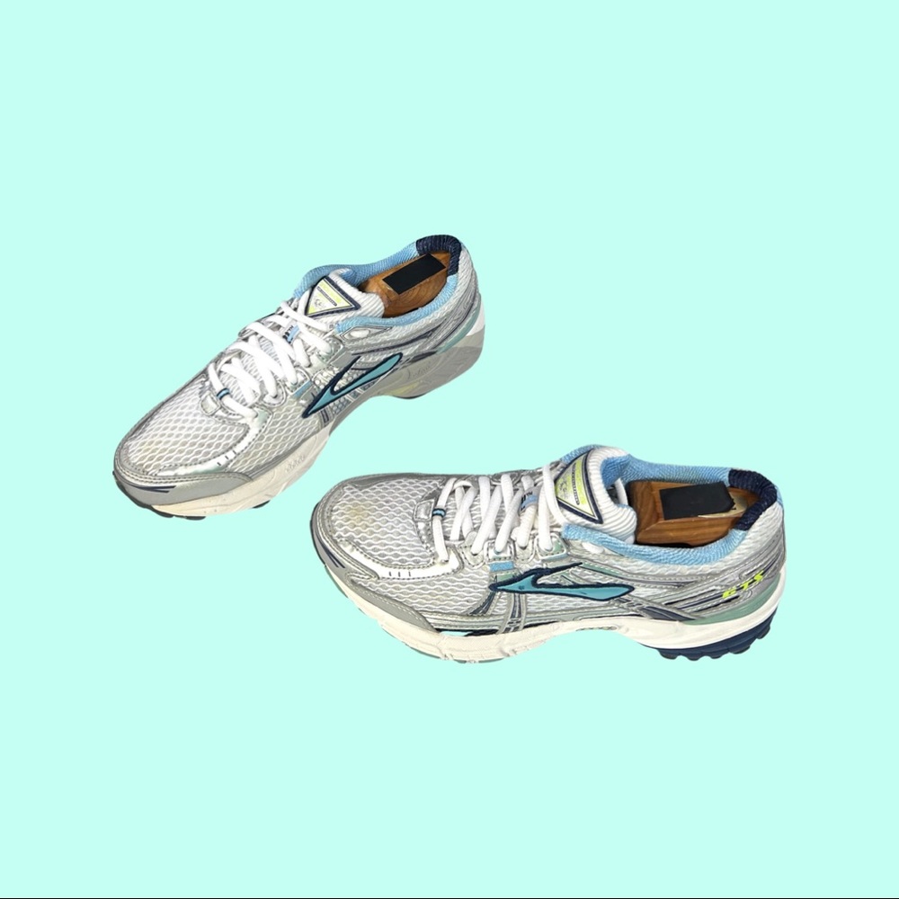 Brooks GTS 11 Adrenaline Size 8 Women's Running Shoes 1200821B306